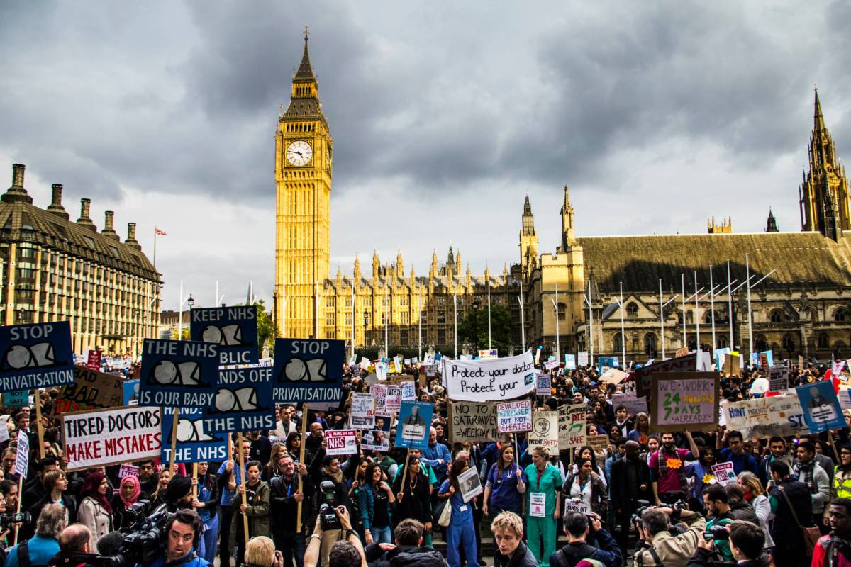 National Health Service, junior doctors strike, striking doctors, medical pay cuts, doctor overtime work, NHS protests, Jeremy Hunt