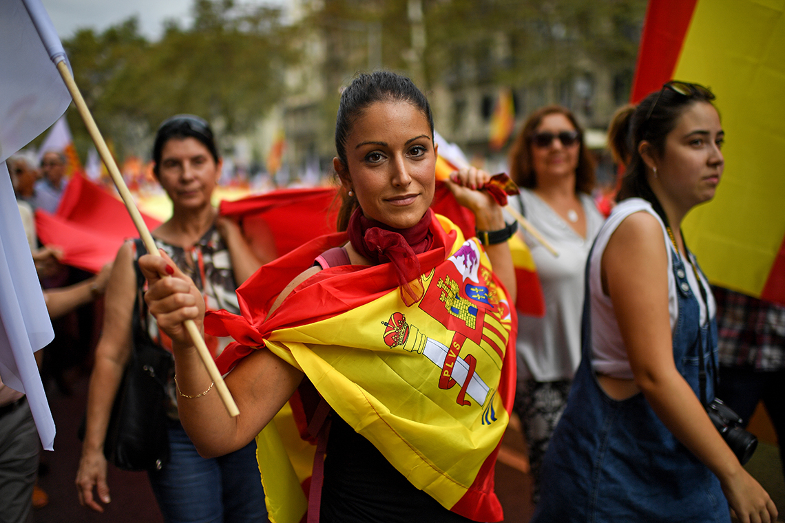 Catalan independence movement, Catalan referendum, Madrid crackdown, paramilitary police, Spanish protests, Catalan protests