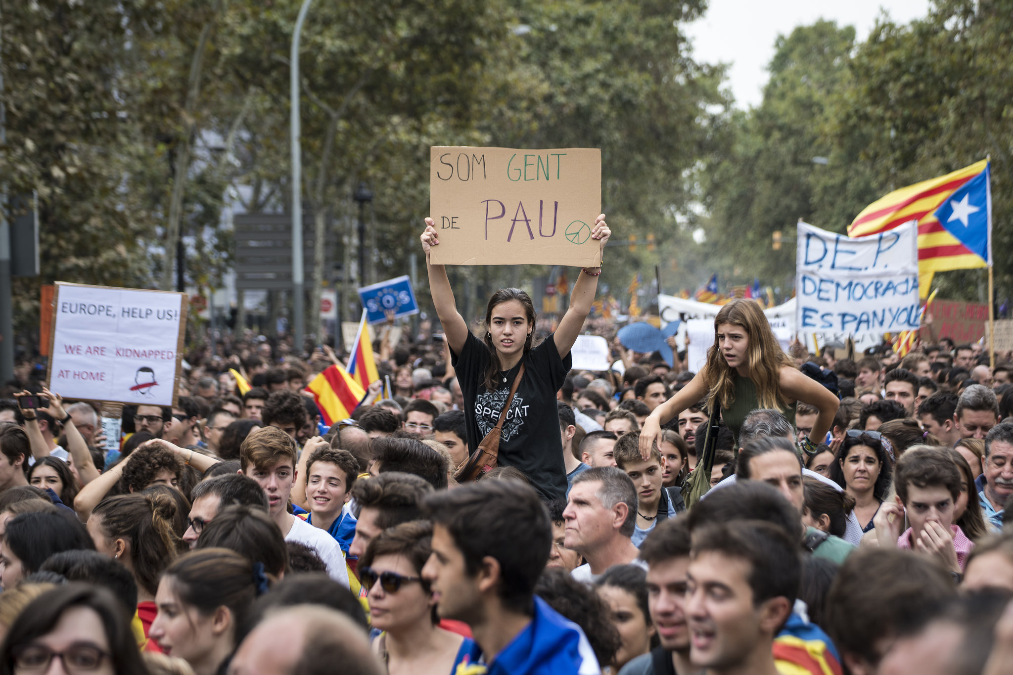 Catalan independence movement, Catalan referendum, Madrid crackdown, paramilitary police, Spanish protests, Catalan protests