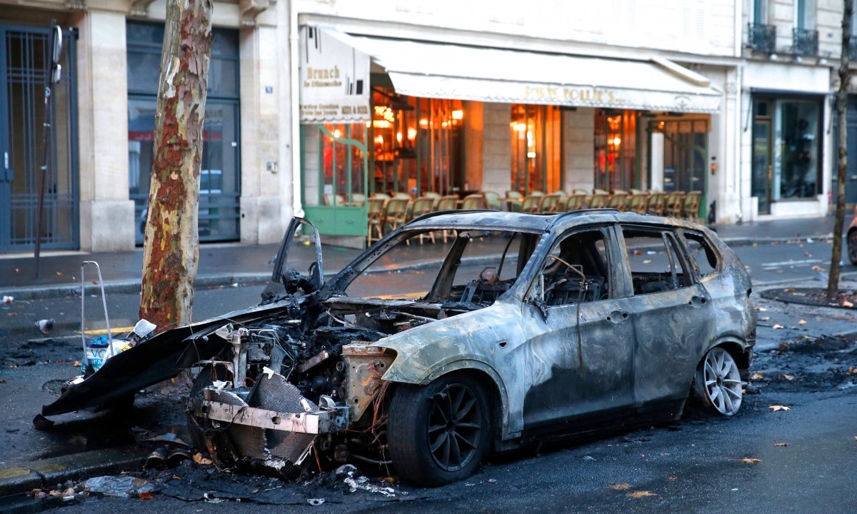 gilets jaunes, yellow jackets, Paris protests, Paris riots, anti-fuel tax, gas tax, climate measures, violent protesters