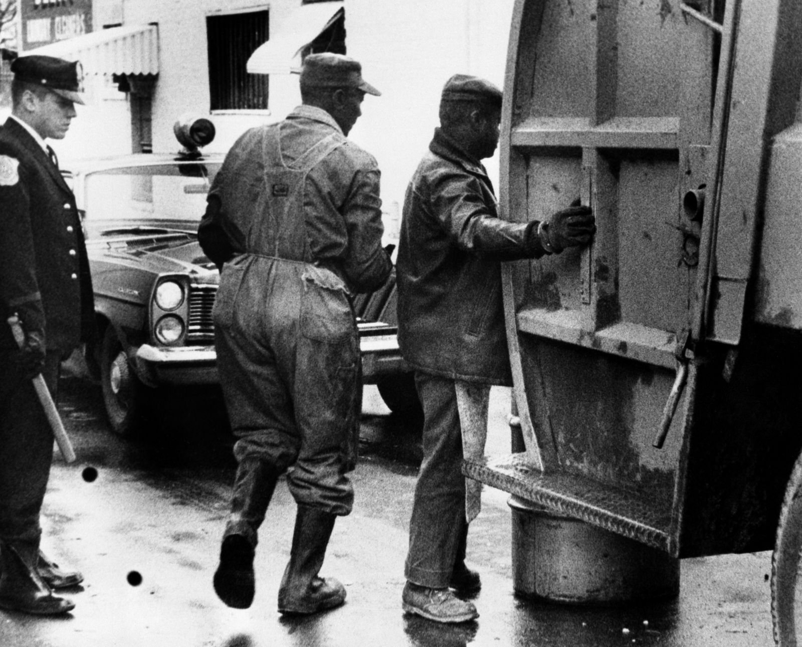 Two non-striking sanitation workers pick up trash in downtown Memphis. Bettmann Archive/Getty Images