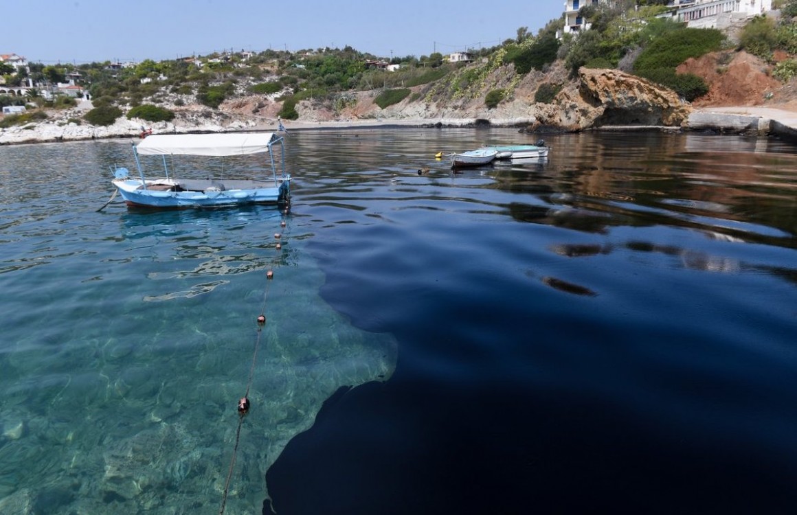 Greek oil spill, Syriza government, Greek environmental disasters, oil pollution