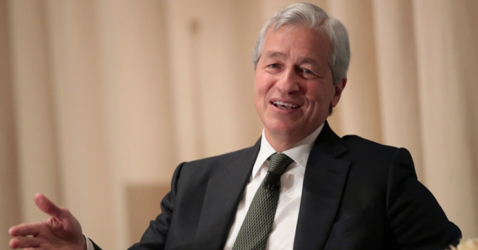 Jamie Dimon, chairman and CEO of JPMorgan Chase, fields questions from Mellody Hobson, president of Ariel Investments, during a luncheon hosted by The Economic Club of Chicago on November 22, 2017 in Chicago, Illinois. (Photo: Scott Olson/Getty Images)