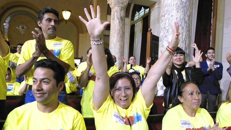 Los Angeles Raises Minimum Wage For Hotel Workers To 15 An Hour