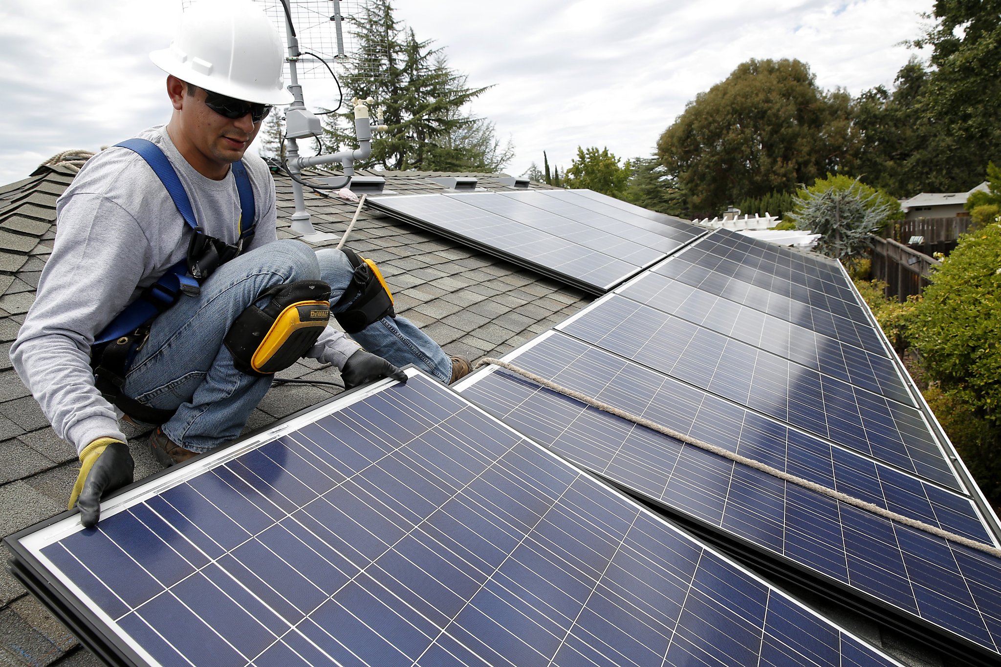 solar energy, rooftop solar, California clean energy policies, National Renewable Energy Laboratory, carbon emissions, San Francisco solar policy