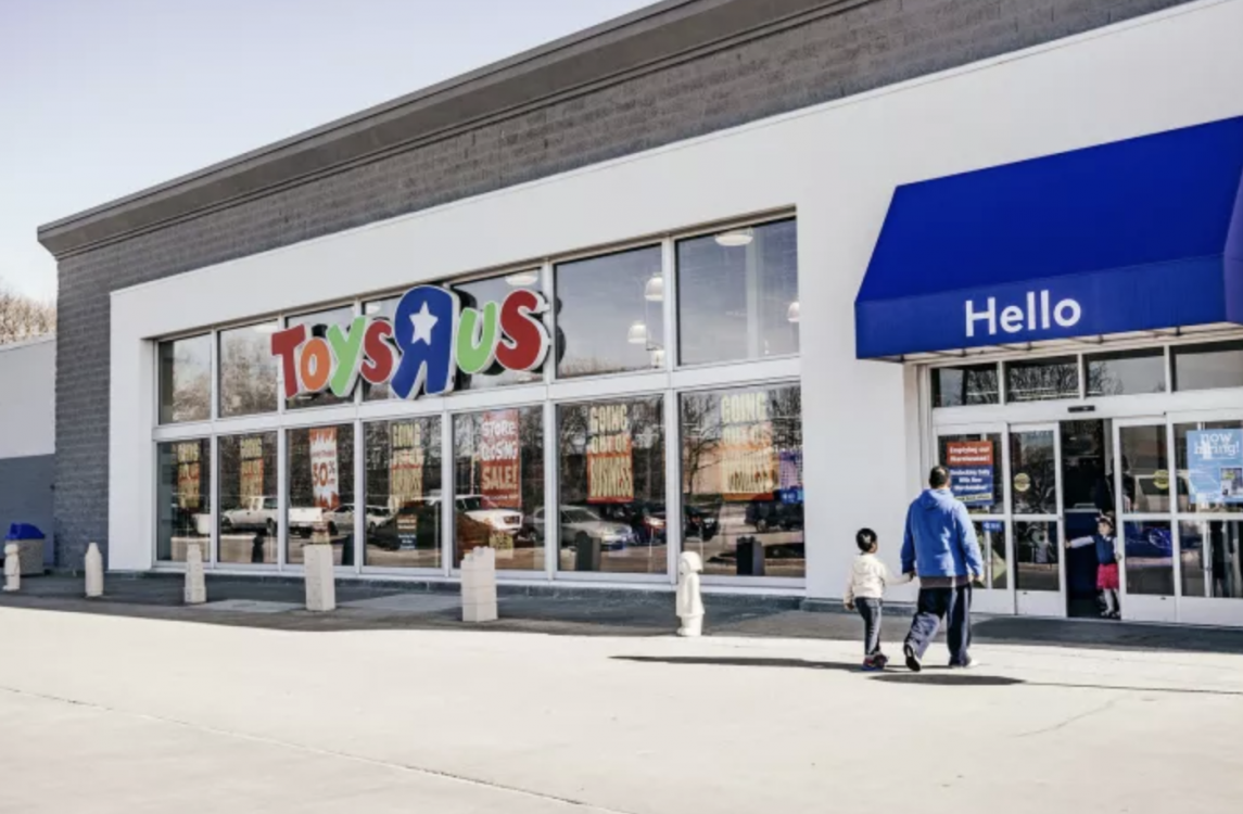 Families shop at Toys 'R' Us in Gladstone, Missouri. - Barrett Emke for BuzzFeed News