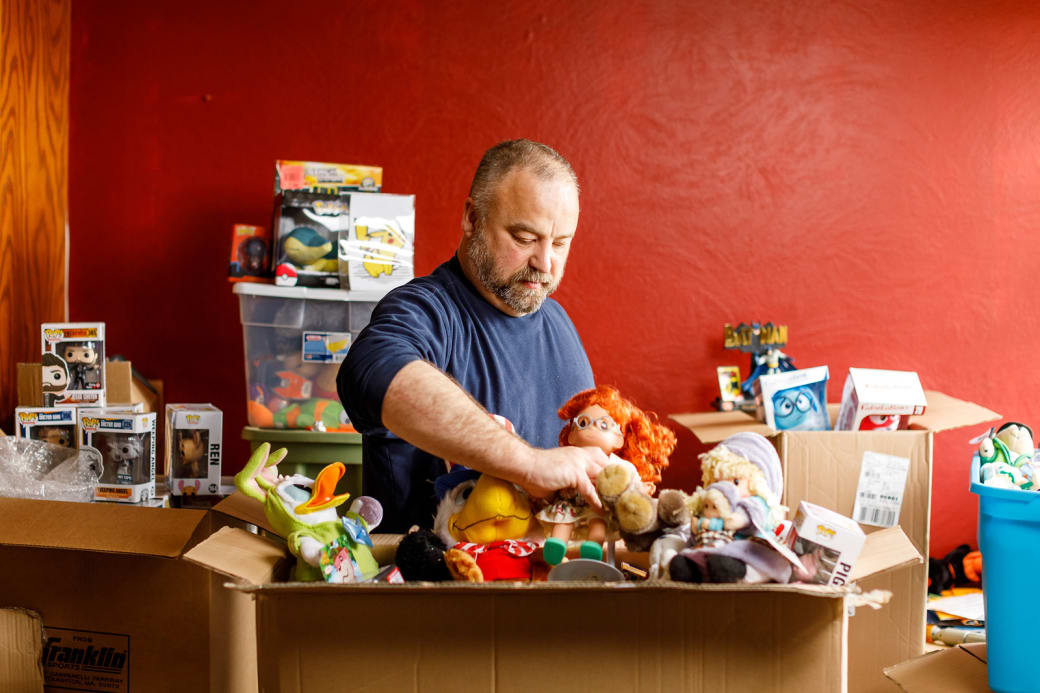 Mikey Fox unpacks in his new apartment in Eugene, Oregon. - Leah Nash for BuzzFeed News