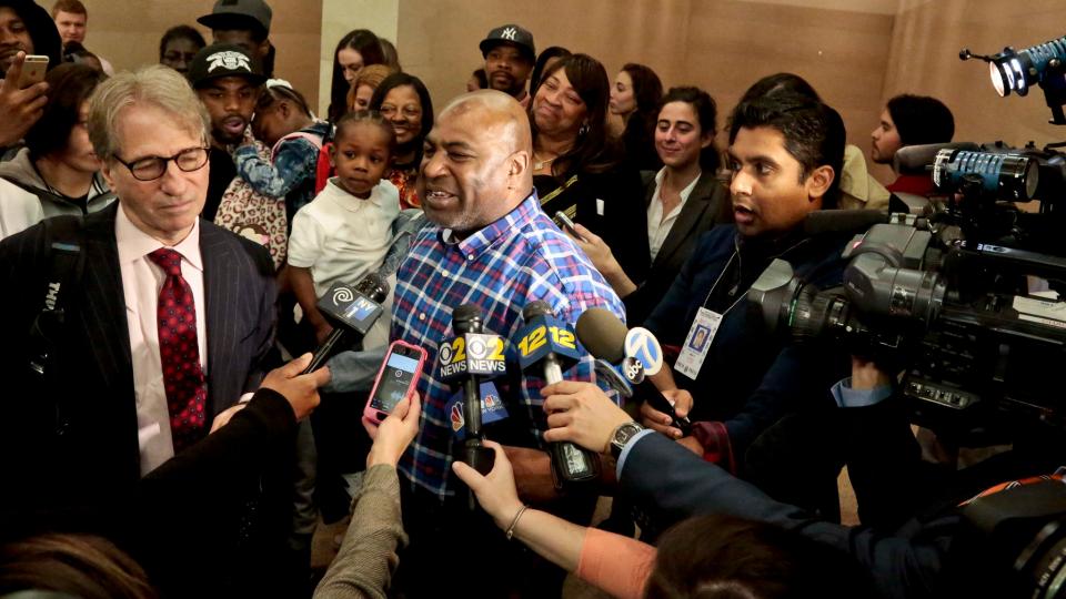 Andre Hatchett, center, next to his lawyer Barry Scheck at a news conference in 2016 after his exoneration in Brooklyn for the killing of Neda Mae Carter. Credit Bebeto Matthews/Associated Press