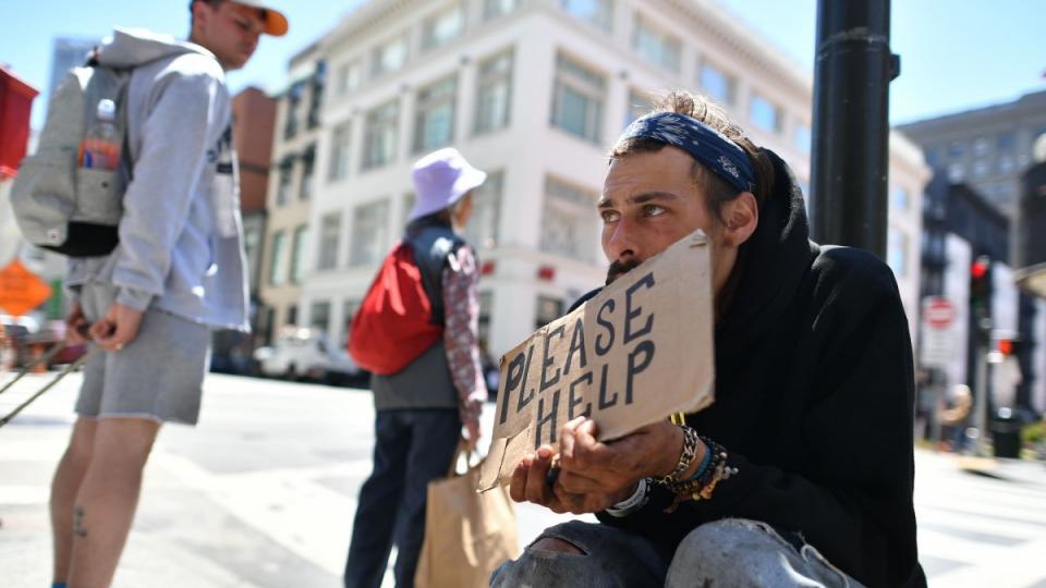 homelessness crisis, rising homeless population, low-income Americans, rising poverty