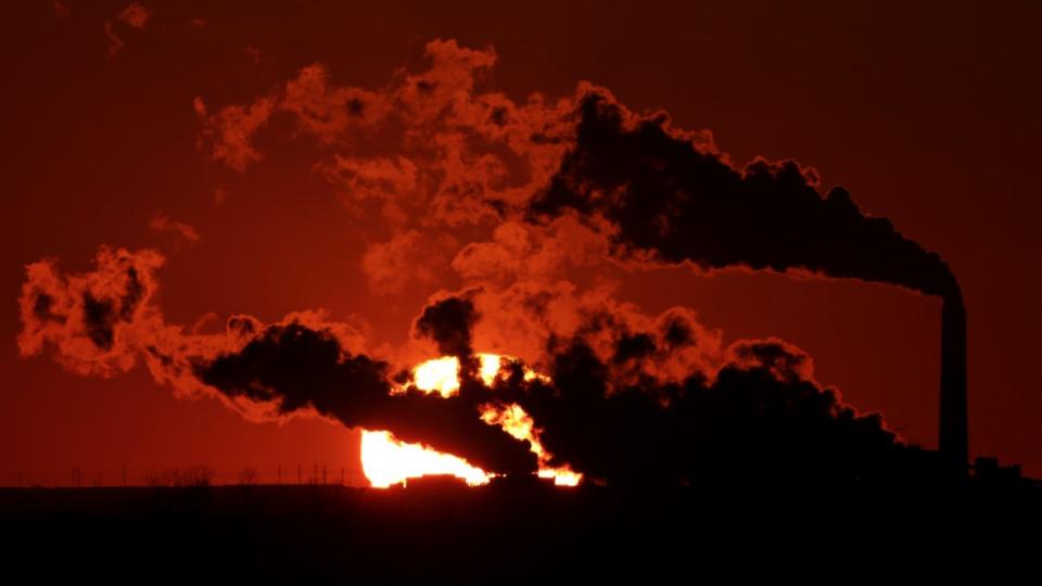 mercury pollution, carbon emissions, coal-fired plants, Murray Energy, EPA