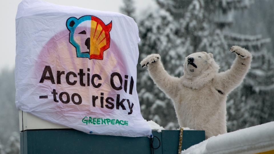 Arctic oil drilling, Arctic drilling protests, Greenpeace climate protests, kayaktivists, Norway oil drilling