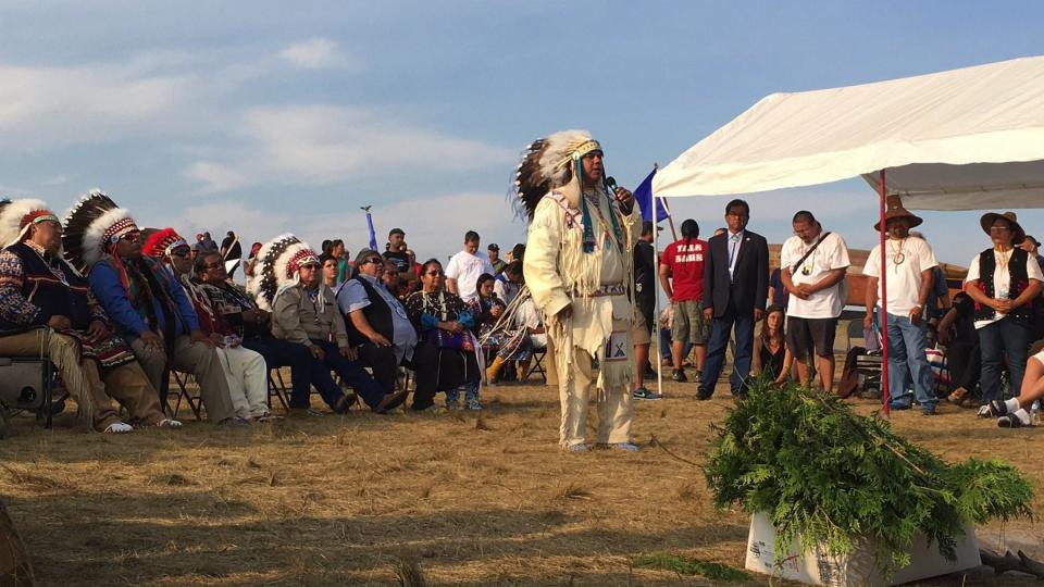 Standing Rock Sioux protests, Standing Rock encampment, Dakota Access Pipeline, Native American tribes, #NoDAPL, Indigenous Environmental Network, oil pipelines, Keystone XL Pipeline