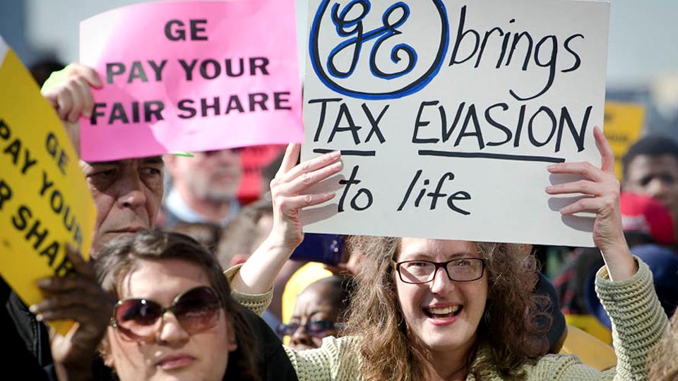 Occupy Detroit Confronts Notorious Tax Dodger GE