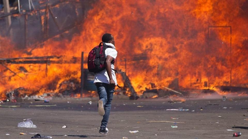 Zimbabwe protests, Robert Mugabe, tear gas, Zimbabwe pro-democracy movement