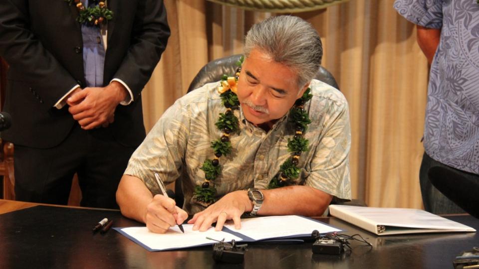 David Ige, Hawaii energy policy, Hawaii renewable energy, carbon emissions, carbon cuts