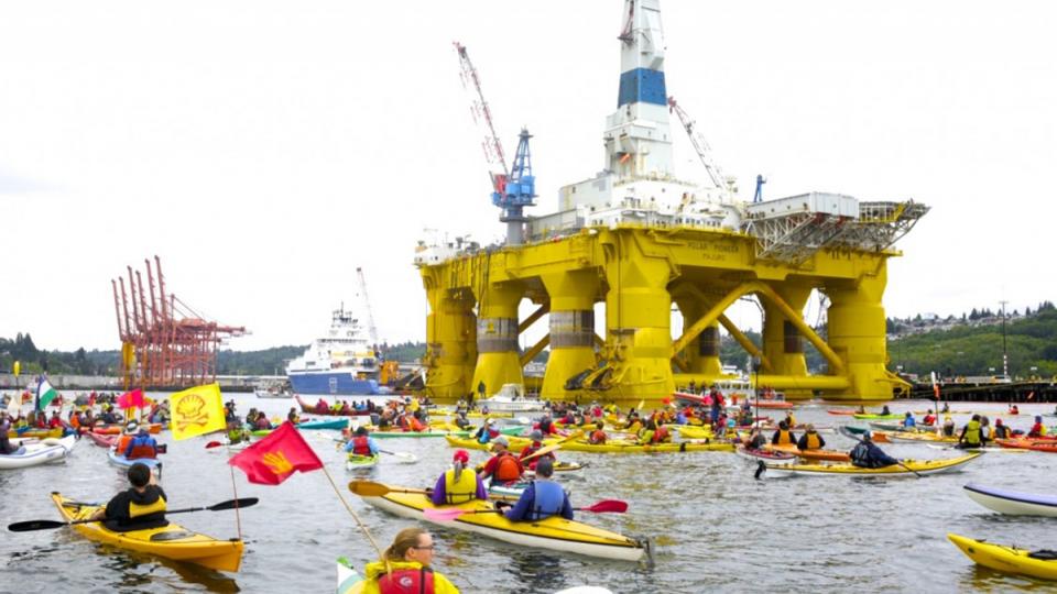 kayaktivists, Shell Arctic rig, Polar Pioneer, Arctic drilling